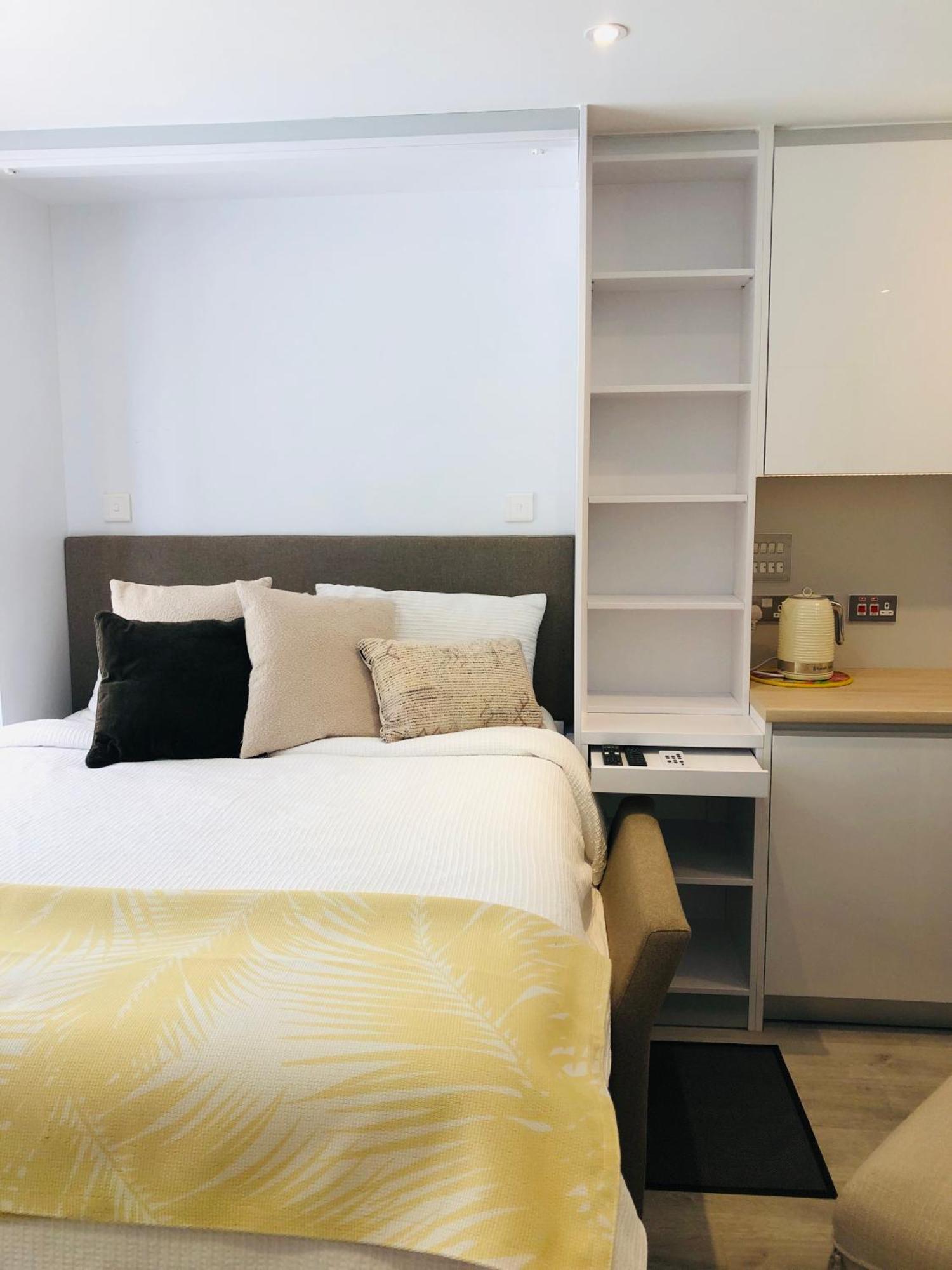 Cp High Floor Luxury Studio Sleeps 3 Gibraltár Kültér fotó